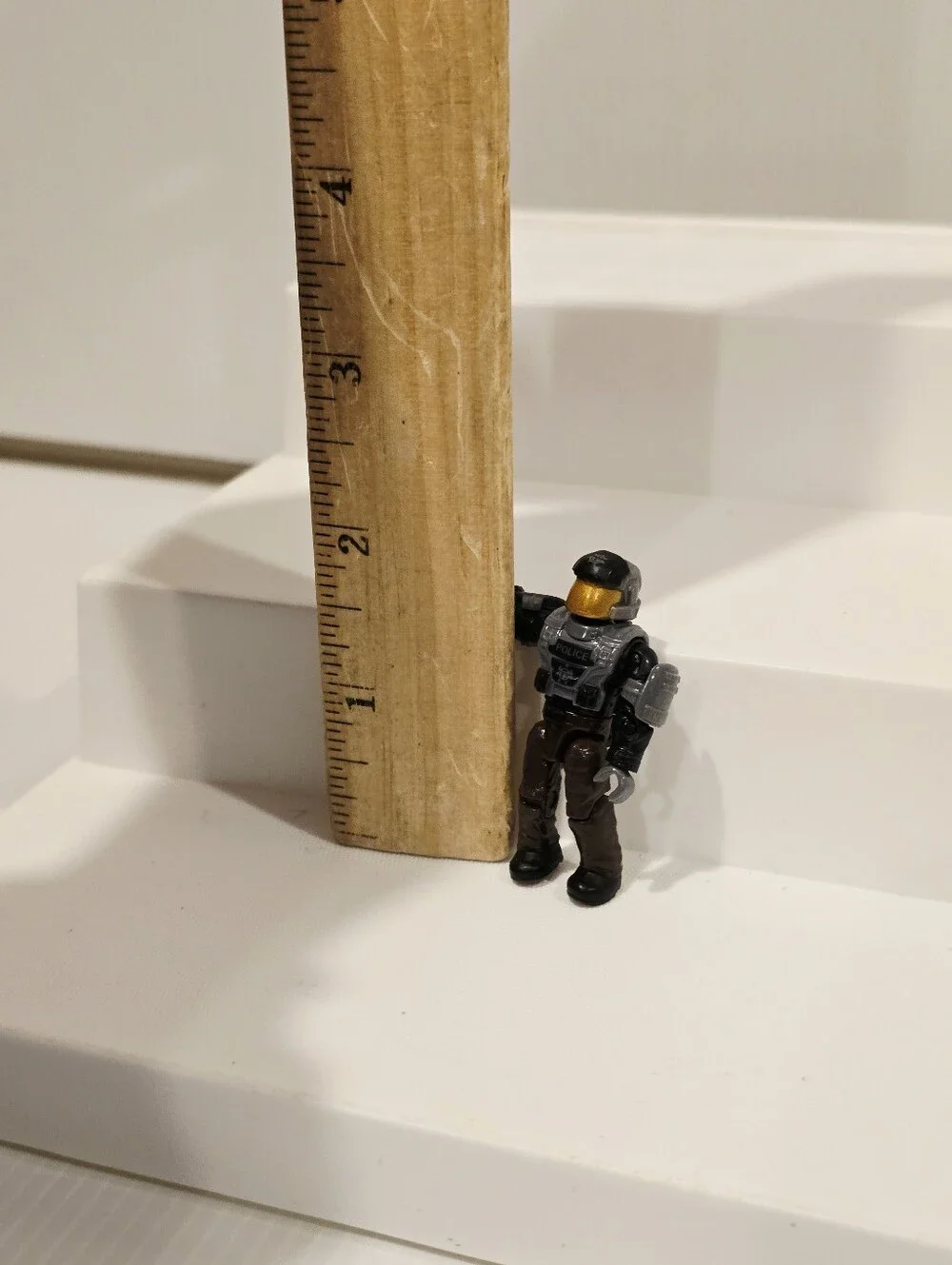 Mega Bloks Halo NMPD Officer and German Shepherd Figure Set